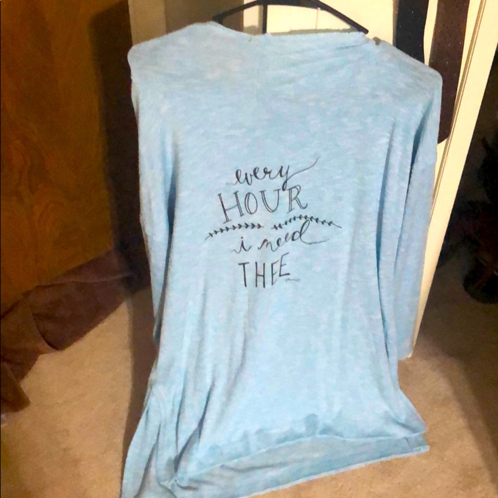 Pull-over thin baby blue long sleeve sweater